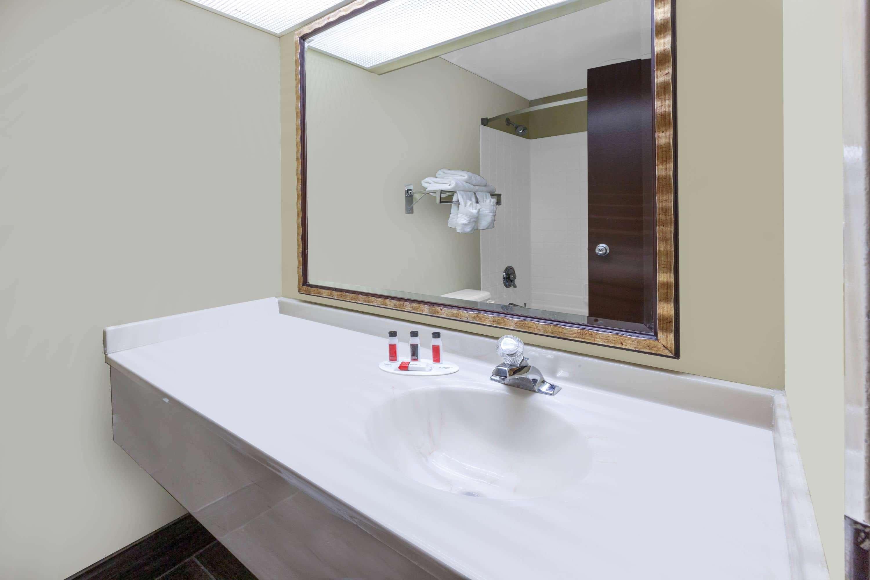 Days Inn By Wyndham Milan Sandusky South Eksteriør bilde