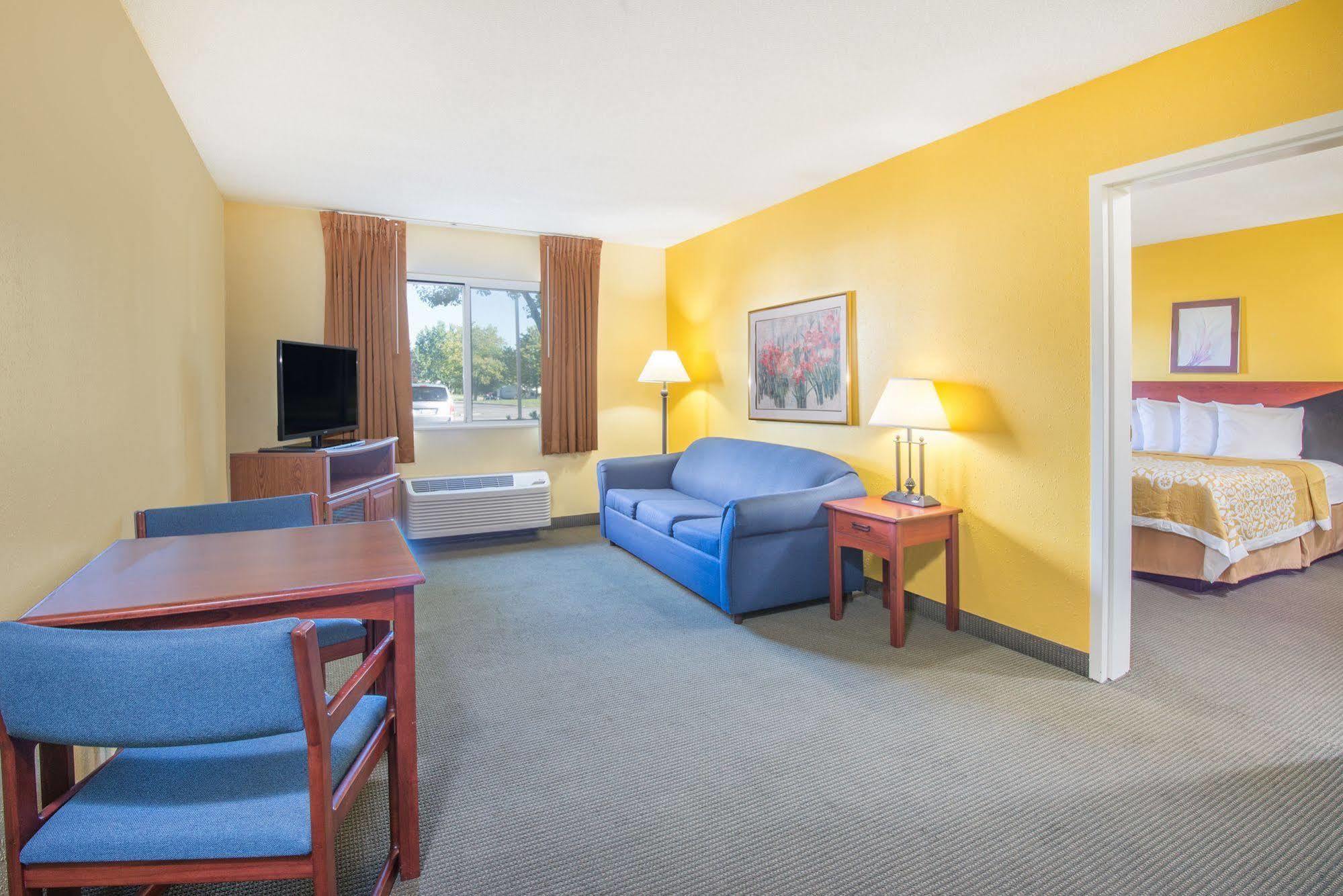 Days Inn By Wyndham Milan Sandusky South Eksteriør bilde