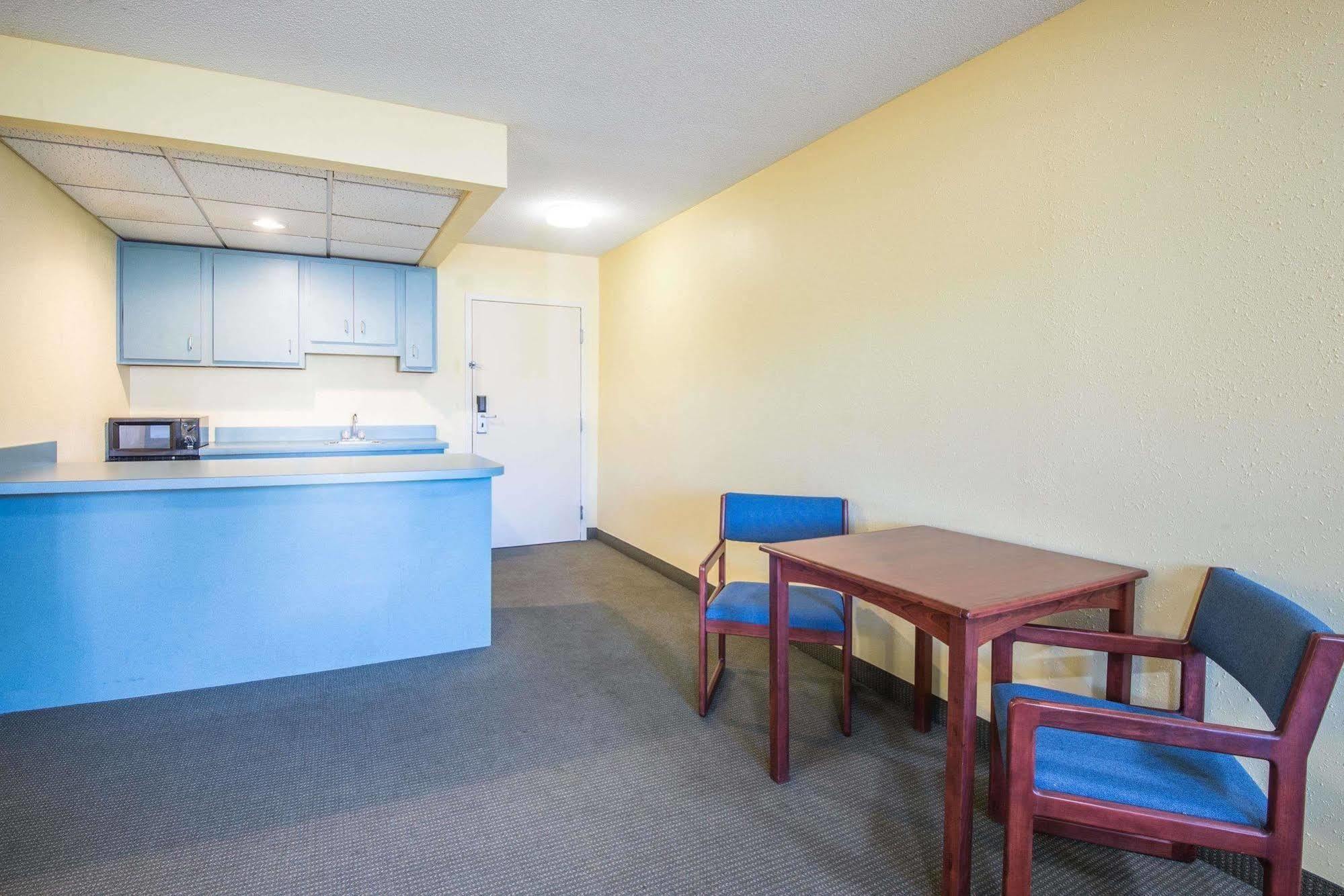 Days Inn By Wyndham Milan Sandusky South Eksteriør bilde
