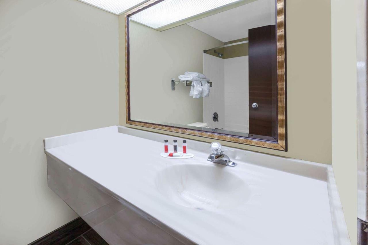 Days Inn By Wyndham Milan Sandusky South Eksteriør bilde